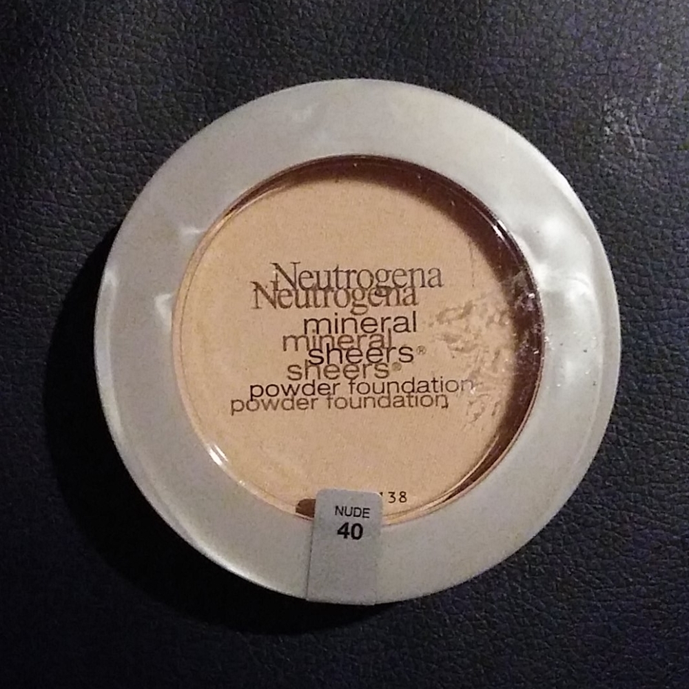 Powder foundation - Picture 4 of 5